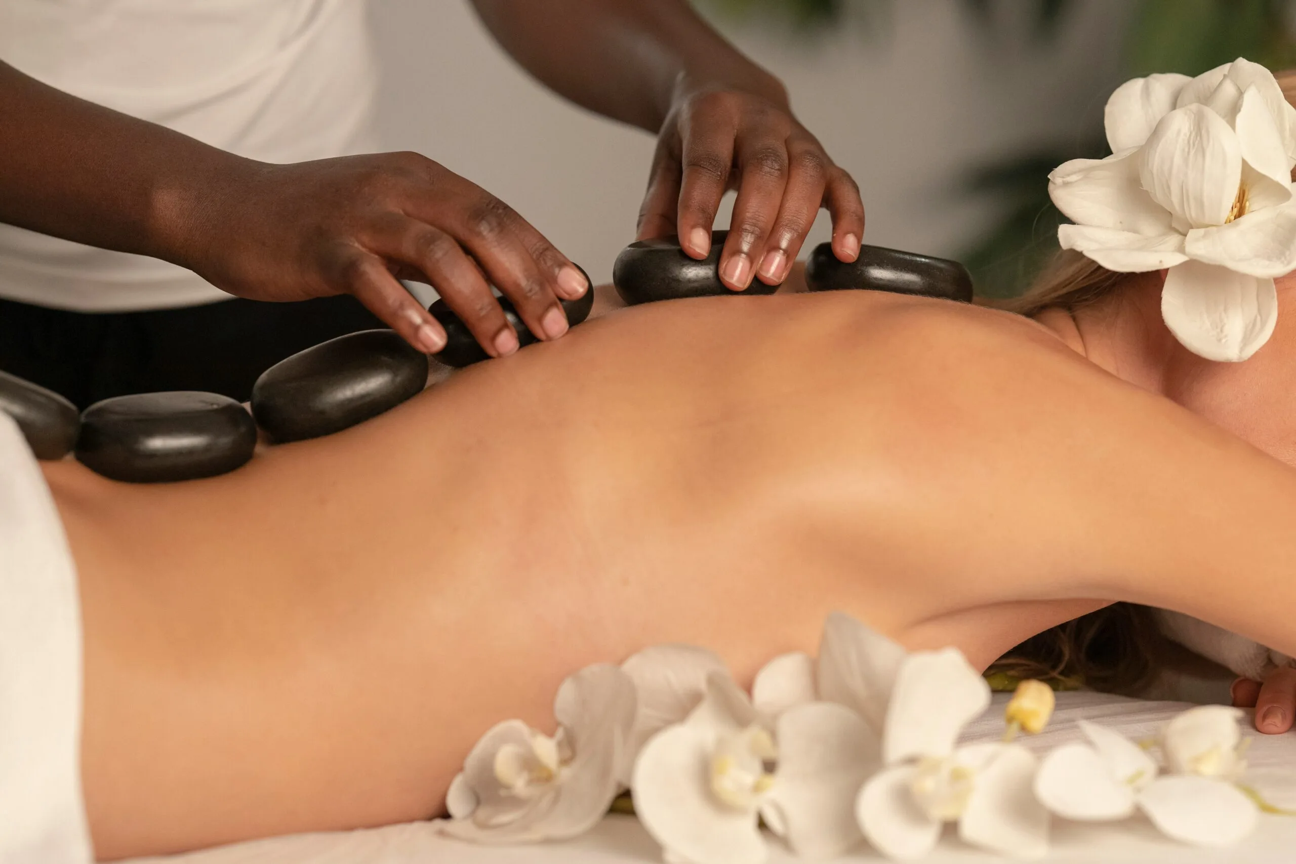 Massage suédois, idéal pour une relaxation totale.